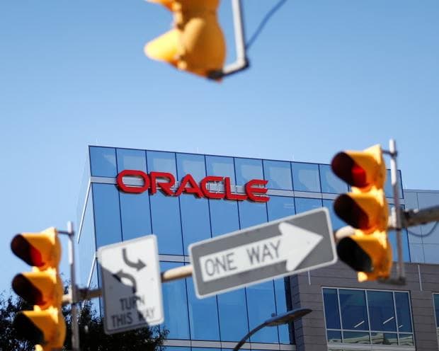 Oracle массово сокращает сотрудников и делает ставку на ИИ